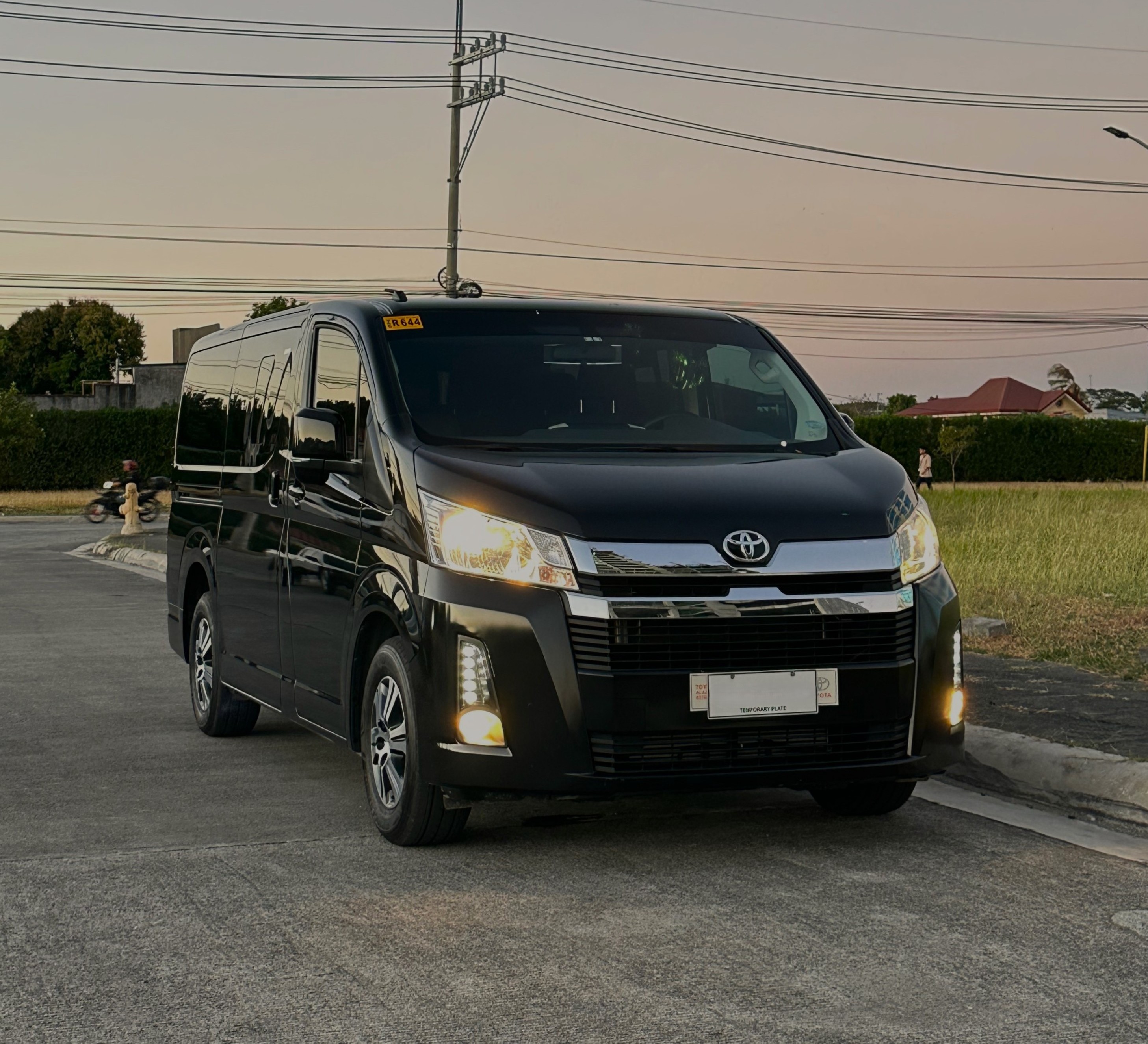 Toyota Grandia GL Exterior